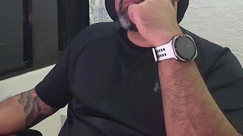 Snapshot of blackfirebird chatting on October 22, 12:24 am blackfirebird online show from October 22, 12:24 am