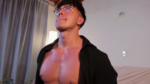 Blake Levi  Independent Model online show from December 21, 8:54 pm