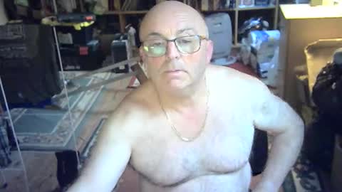 Snapshot of bluebox65 chatting on October 1, 5:06 pm bluebox65 online show from October 1, 5:06 pm