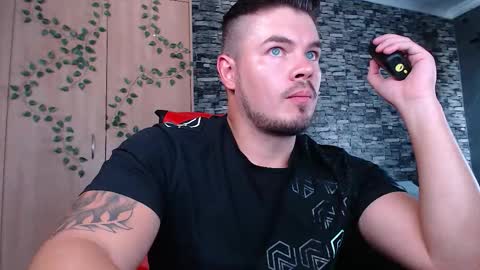 blueeyeboy0 online show from January 16, 10:40 am