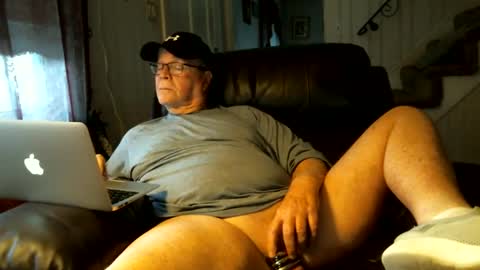 Snapshot of bottomjacki chatting on October 6, 12:10 pm Jackie online show from October 6, 12:10 pm