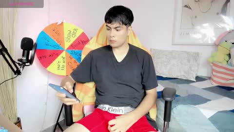 Aaron online show from January 4, 7:44 pm