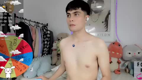 Aaron online show from February 22, 6:48 pm