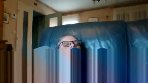Snapshot of bozo81 chatting on October 26, 7:21 am bozo81 online show from October 26, 7:21 am