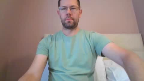 britguy6985 online show from October 16, 9:17 am