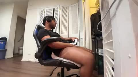 Brownskinshortyy online show from February 3, 4:32 am