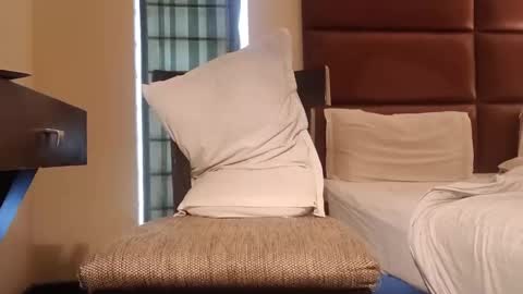 brownuncut3019 online show from March 1, 4:37 am