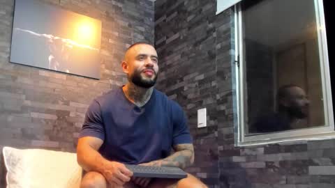 brucedallas online show from October 30, 1:52 am