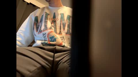 brucelogan80 online show from October 7, 2:21 pm