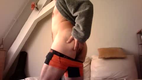 Snapshot of bryanstar86 chatting on October 28, 11:34 am bryanstar86 online show from October 28, 11:34 am