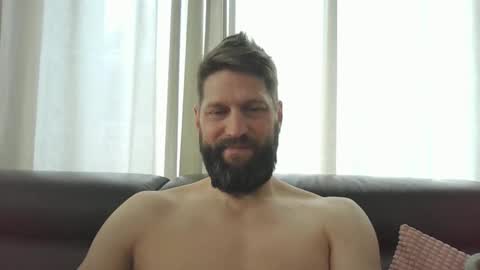 bubblebee1982 online show from February 28, 9:25 am