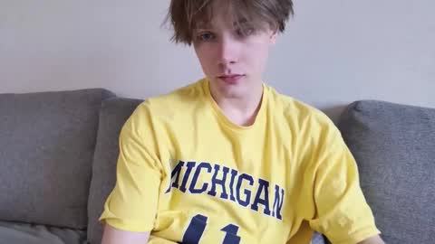 Snapshot of callmenineoneseven chatting on October 13, 7:47 am Nick online show from October 13, 7:47 am