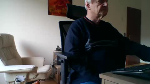 Snapshot of camcologne chatting on January 8, 9:42 am camcologne online show from January 8, 9:42 am