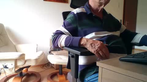 Snapshot of camcologne chatting on October 14, 8:32 am camcologne online show from October 14, 8:32 am