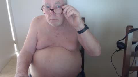 Snapshot of capt5105 chatting on February 7, 3:45 am capt5105 online show from February 7, 3:45 am