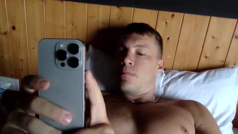 Snapshot of capt_oliver chatting on February 5, 5:20 am follow my twitter  online show from February 5, 5:20 am