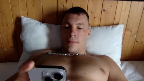 Snapshot of capt_oliver chatting on February 17, 4:42 am follow my twitter  online show from February 17, 4:42 am