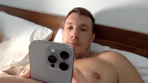 Snapshot of capt_oliver chatting on October 13, 5:24 am follow my twitter  online show from October 13, 5:24 am