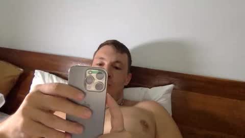 Snapshot of capt_oliver chatting on October 3, 4:17 am follow my twitter  online show from October 3, 4:17 am