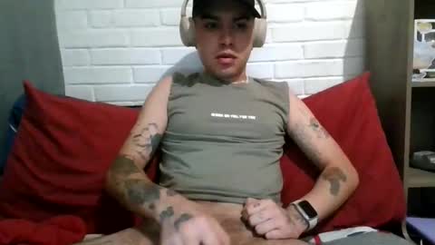 Snapshot of cesarcxlderon chatting on October 16, 10:12 am cesarcxlderon online show from October 16, 10:12 am