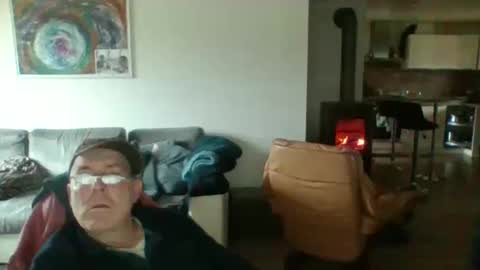 Snapshot of charles6064 chatting on December 2, 10:48 am charles6064 online show from December 2, 10:48 am