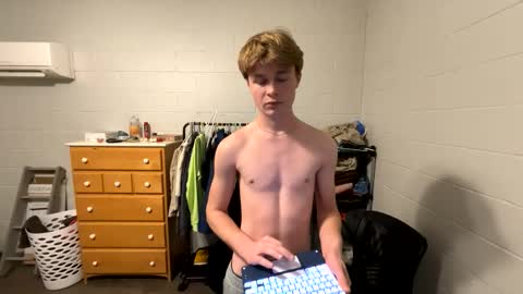 charlie_pretty online show from February 27, 4:35 am