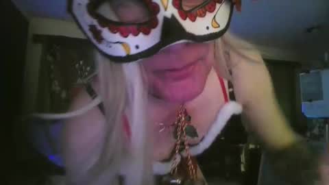 We Chat online show from January 7, 9:53 pm