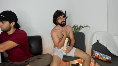 Im Chirs IM MODEL INDEPENDT online show from November 19, 1:27 am