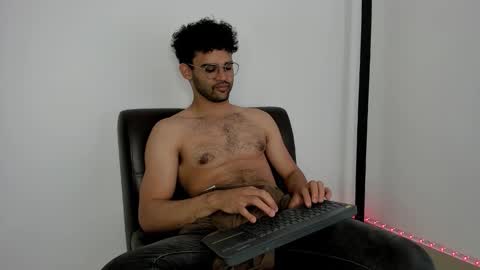 Snapshot of chrisandrew_ chatting on October 22, 3:38 pm Im Chirs IM MODEL INDEPENDT online show from October 22, 3:38 pm