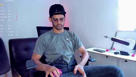 Im Chirs IM MODEL INDEPENDT online show from January 9, 4:01 pm