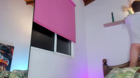 Hi dont forguet to follow me    online show from October 17, 7:45 am