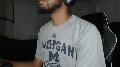 Snapshot of chrisvacherx chatting on September 12, 2:44 am ChrisVacherx online show from September 12, 2:44 am