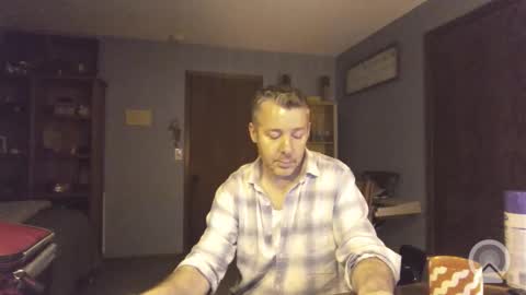 chrisw8121 online show from March 26, 1:21 am