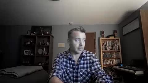 chrisw8121 online show from February 13, 5:35 am