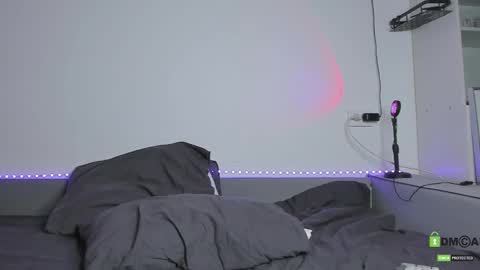 COLE - ig  online show from February 8, 11:53 pm