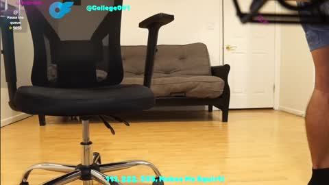 College001 online show from January 18, 1:40 pm