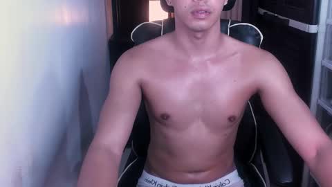 Snapshot of crazyasiancum chatting on October 5, 6:28 am Zion online show from October 5, 6:28 am