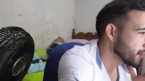 Snapshot of cris_simons chatting on February 26, 5:31 am cris_simons online show from February 26, 5:31 am