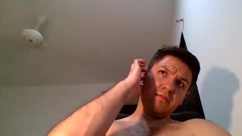 cristopher3042 online show from April 9, 6:41 am