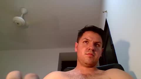 cristopher3042 online show from April 9, 6:00 am