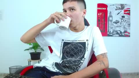 cumandres online show from November 24, 2:29 pm