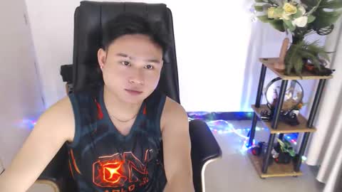 cuteasianlee online show from January 8, 4:45 pm