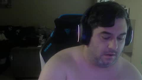 Snapshot of daddybody4u chatting on October 26, 5:37 pm daddybody4u online show from October 26, 5:37 pm