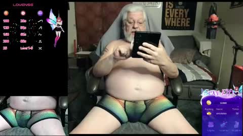 Snapshot of daddydom4fun chatting on February 7, 11:45 pm Daddydom4fun online show from February 7, 11:45 pm