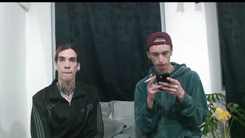 Snapshot of dan_yagami chatting on December 23, 2:02 am Dan and Noah online show from December 23, 2:02 am