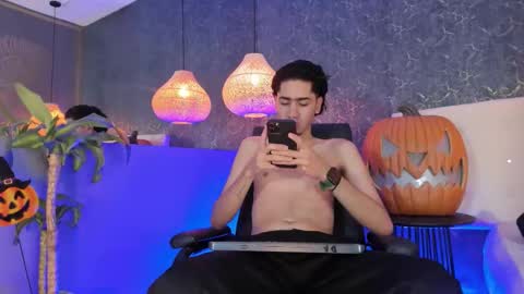 Daniel  online show from October 20, 7:07 pm