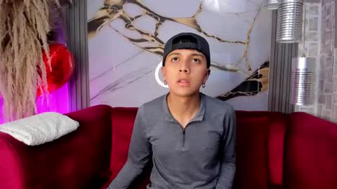 Snapshot of danieltravel chatting on October 28, 12:18 pm Daniel online show from October 28, 12:18 pm