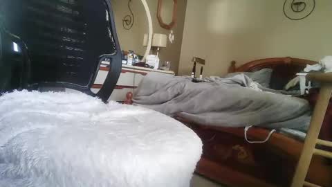 Danielle online show from February 1, 8:05 pm