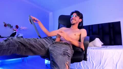 dannyperlaza online show from April 18, 5:53 am