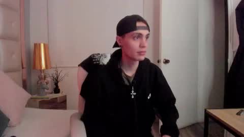 dark_sun333 online show from December 18, 3:46 am